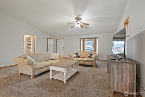 682 L Street SE Ephrata WA 98823