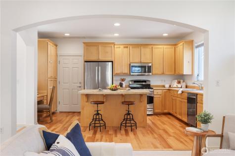 2055 Larchmount Drive NE Issaquah WA 98029