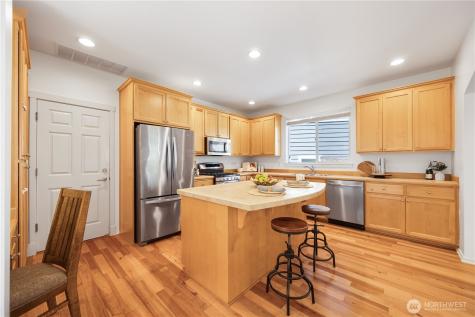 2055 Larchmount Drive NE Issaquah WA 98029