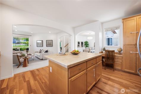 2055 Larchmount Drive NE Issaquah WA 98029