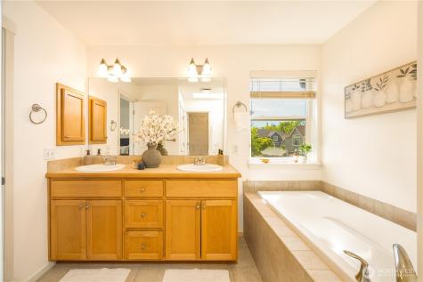 2055 Larchmount Drive NE Issaquah WA 98029