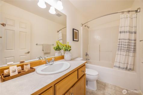 2055 Larchmount Drive NE Issaquah WA 98029