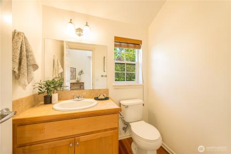 2055 Larchmount Drive NE Issaquah WA 98029