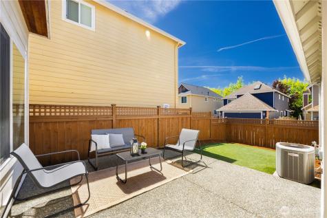 2055 Larchmount Drive NE Issaquah WA 98029