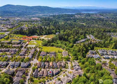 2055 Larchmount Drive NE Issaquah WA 98029
