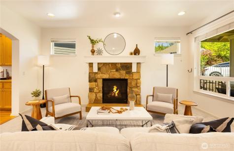 2055 Larchmount Drive NE Issaquah WA 98029