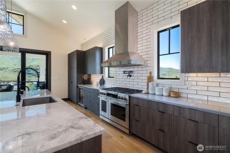 391 Porcupine Lane Chelan WA 98816