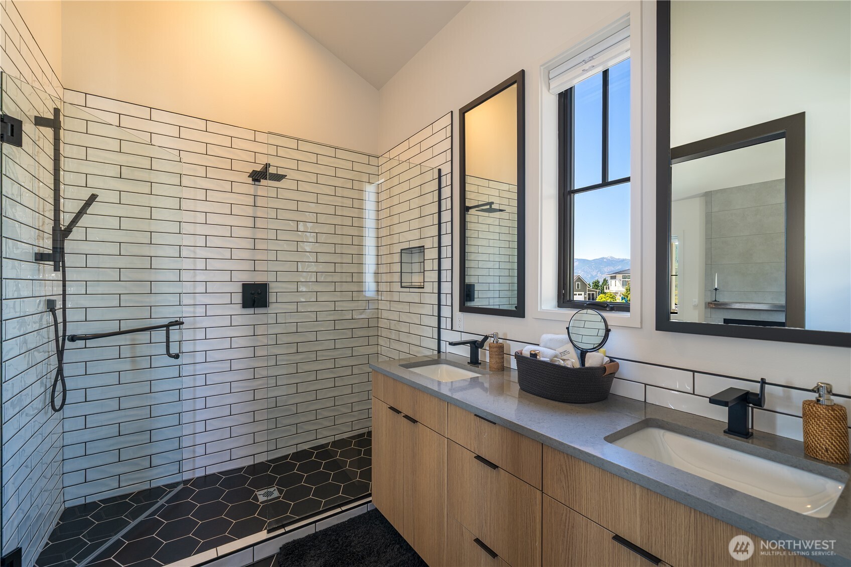 391 Porcupine Lane Chelan WA 98816
