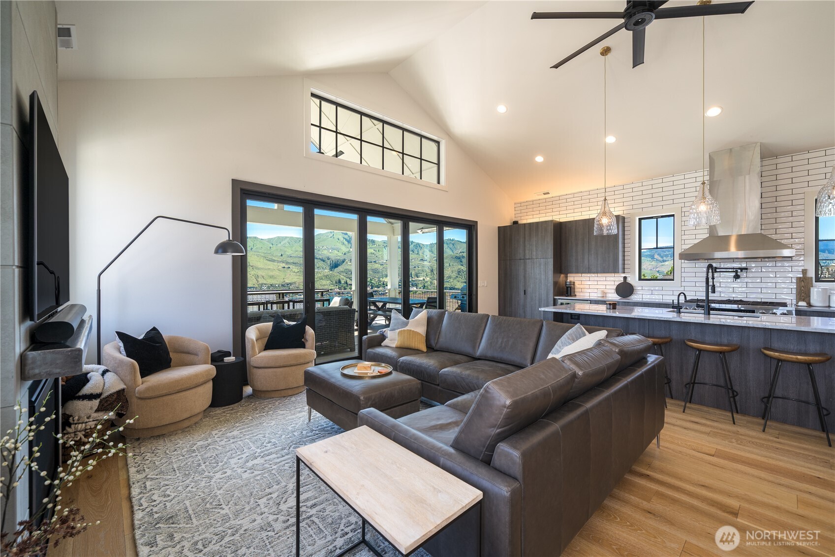 391 Porcupine Lane Chelan WA 98816