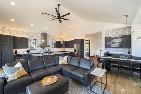 391 Porcupine Lane Chelan WA 98816