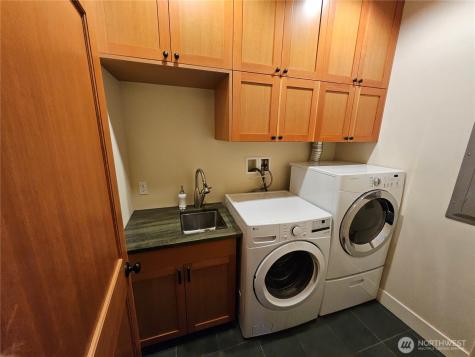 9380 Ferncliff Avenue NE Bainbridge Island WA 98110