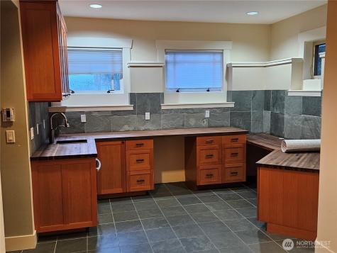 9380 Ferncliff Avenue NE Bainbridge Island WA 98110