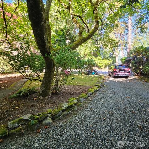 9380 Ferncliff Avenue NE Bainbridge Island WA 98110