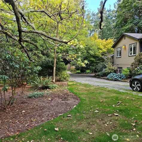 9380 Ferncliff Avenue NE Bainbridge Island WA 98110