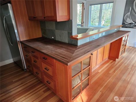 9380 Ferncliff Avenue NE Bainbridge Island WA 98110