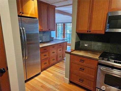 9380 Ferncliff Avenue NE Bainbridge Island WA 98110
