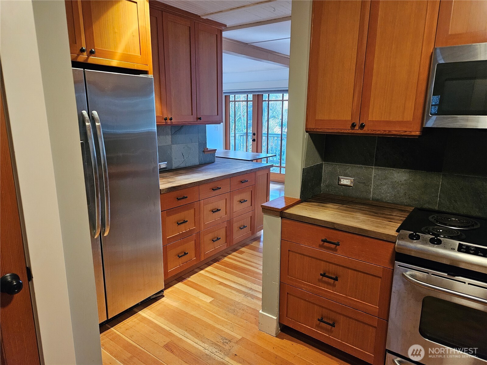 9380 Ferncliff Avenue NE Bainbridge Island WA 98110
