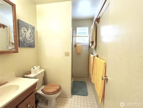 497 Chinook Way Center Island WA 98261