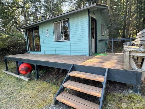 497 Chinook Way Center Island WA 98261