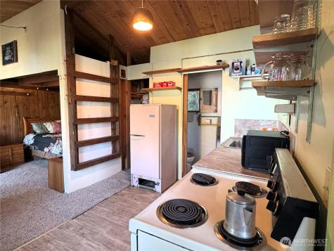 497 Chinook Way Center Island WA 98261