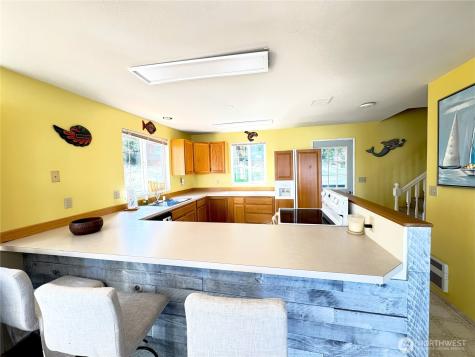 497 Chinook Way Center Island WA 98261