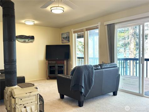 497 Chinook Way Center Island WA 98261