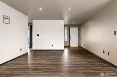 1740 SW Nienhuis Street Oak Harbor WA 98277