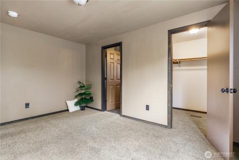 1740 SW Nienhuis Street Oak Harbor WA 98277