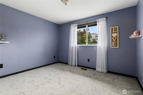 1740 SW Nienhuis Street Oak Harbor WA 98277