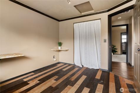 1740 SW Nienhuis Street Oak Harbor WA 98277