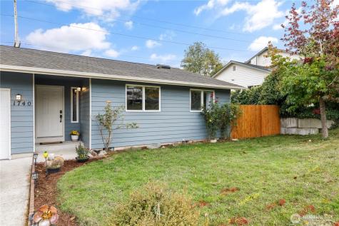 1740 SW Nienhuis Street Oak Harbor WA 98277