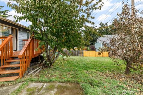 1740 SW Nienhuis Street Oak Harbor WA 98277