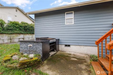 1740 SW Nienhuis Street Oak Harbor WA 98277