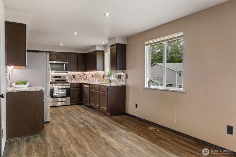 1740 SW Nienhuis Street Oak Harbor WA 98277