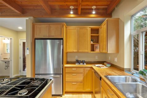 20215 15th Avenue NW Shoreline WA 98177