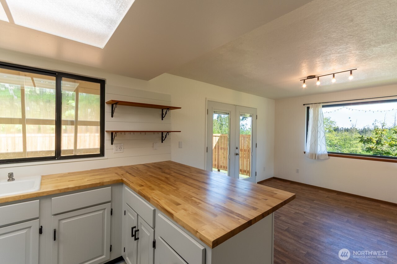 63 E Arnette Road Port Angeles WA 98362