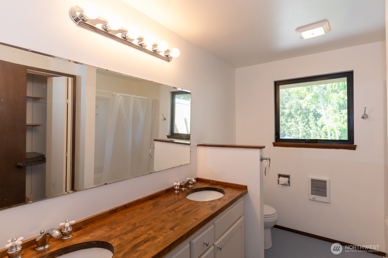 63 E Arnette Road Port Angeles WA 98362
