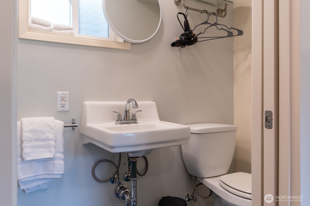 63 E Arnette Road Port Angeles WA 98362