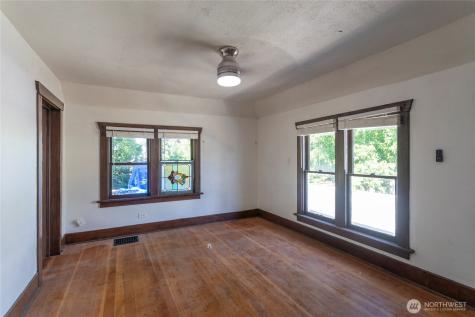 826 9th Street SW Puyallup WA 98371