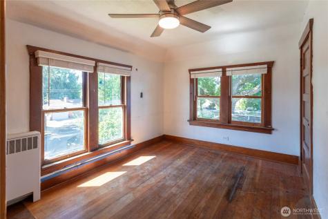 826 9th Street SW Puyallup WA 98371