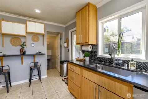 8607 42nd Avenue S Seattle WA 98118