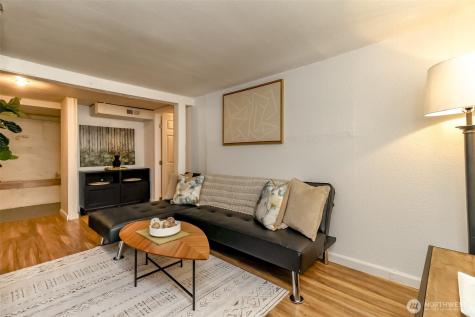 8607 42nd Avenue S Seattle WA 98118