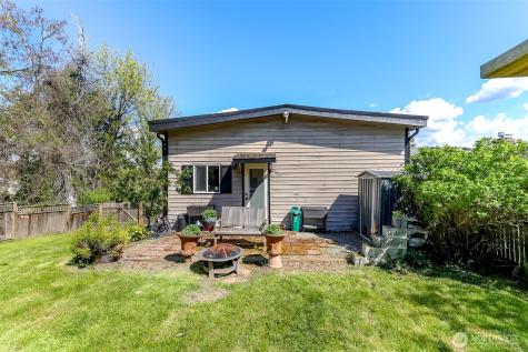 8607 42nd Avenue S Seattle WA 98118