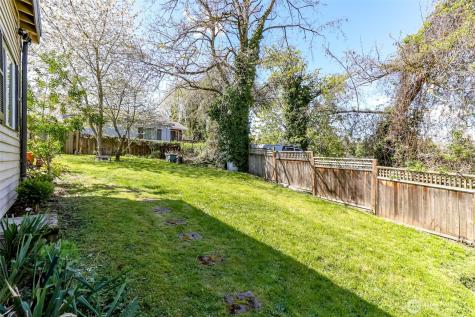 8607 42nd Avenue S Seattle WA 98118