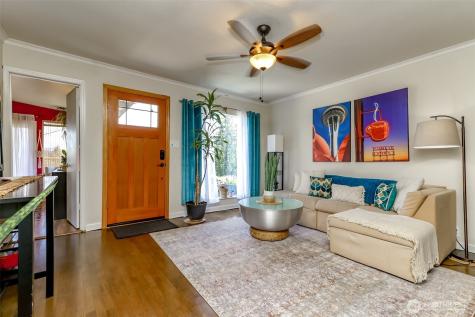 8607 42nd Avenue S Seattle WA 98118