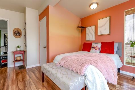 8607 42nd Avenue S Seattle WA 98118