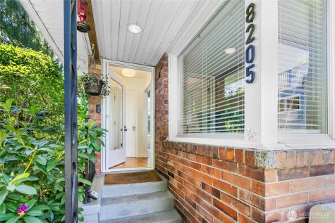8205 19th Avenue NE Seattle WA 98115