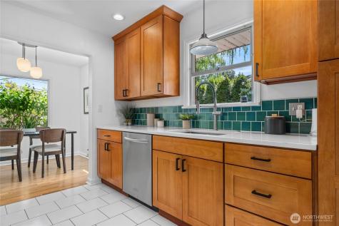 8205 19th Avenue NE Seattle WA 98115
