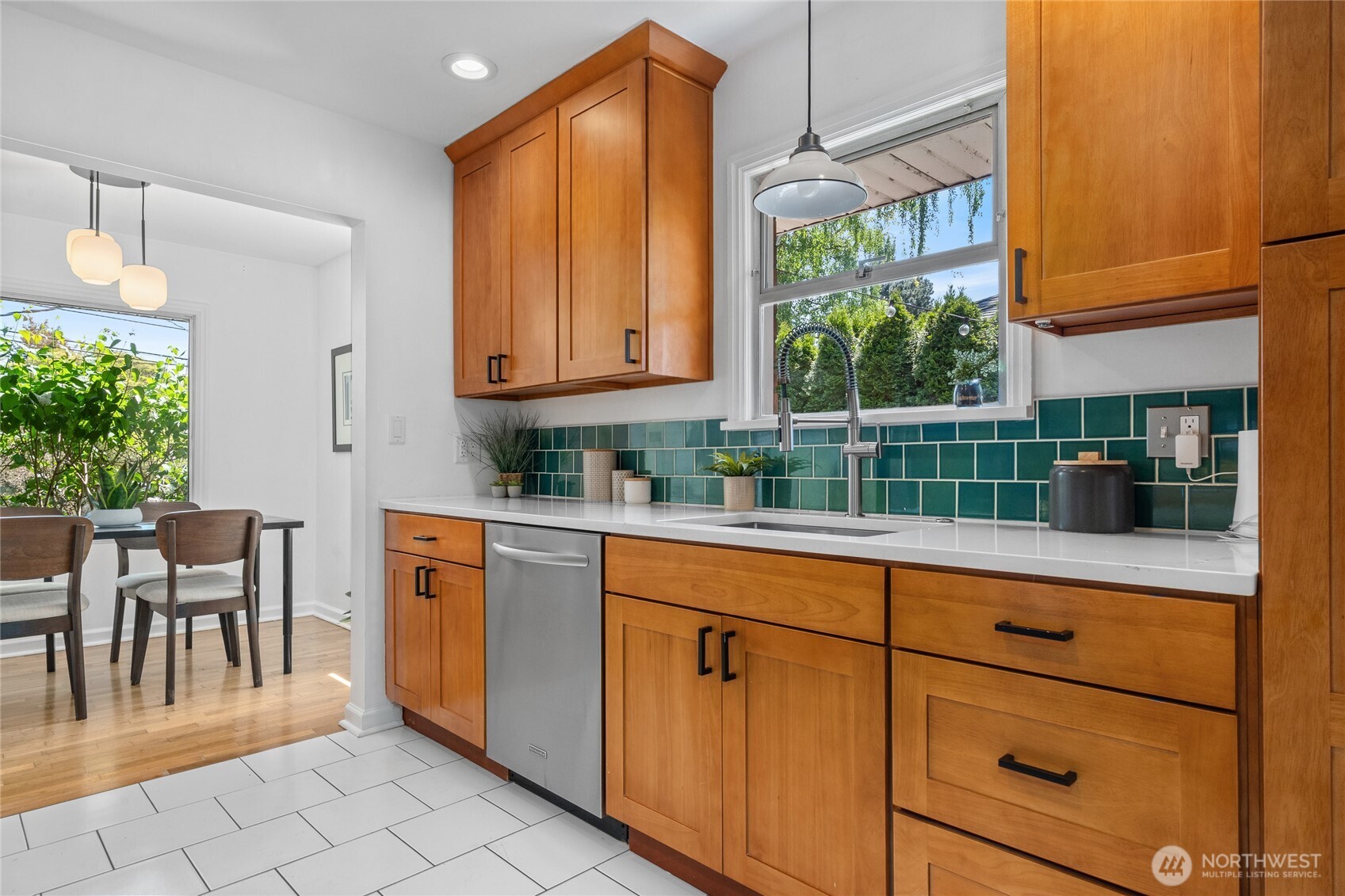 8205 19th Avenue NE Seattle WA 98115