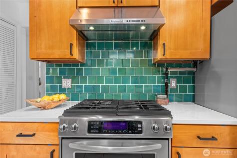 8205 19th Avenue NE Seattle WA 98115